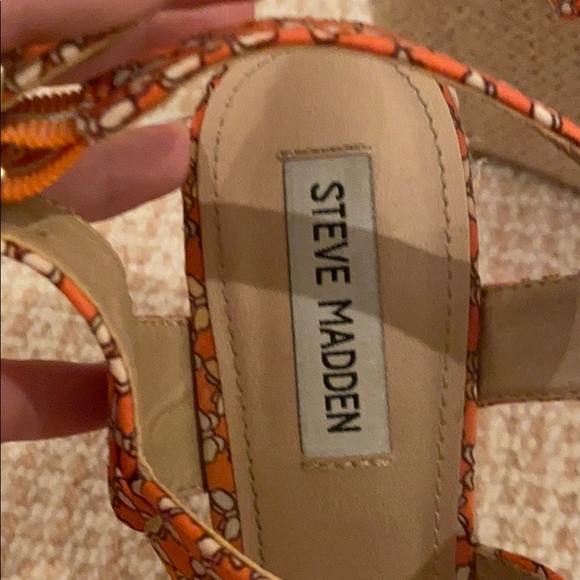 Steve Madden patterned wedges - Picture 3 of 5